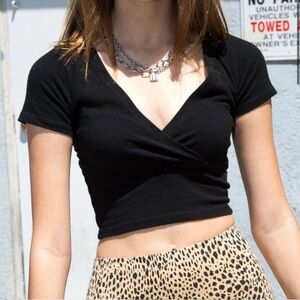 Brandy Melville Amara Short Sleeve Crop in Black